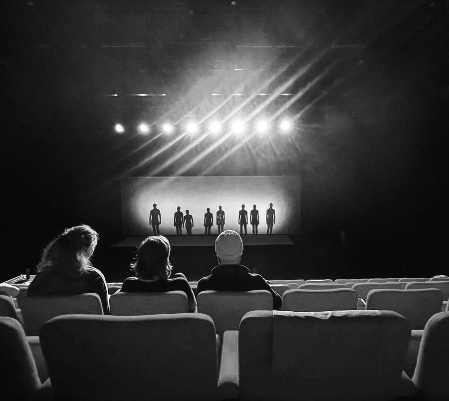 Nicole Beutler & team tijdens repetities in het theater