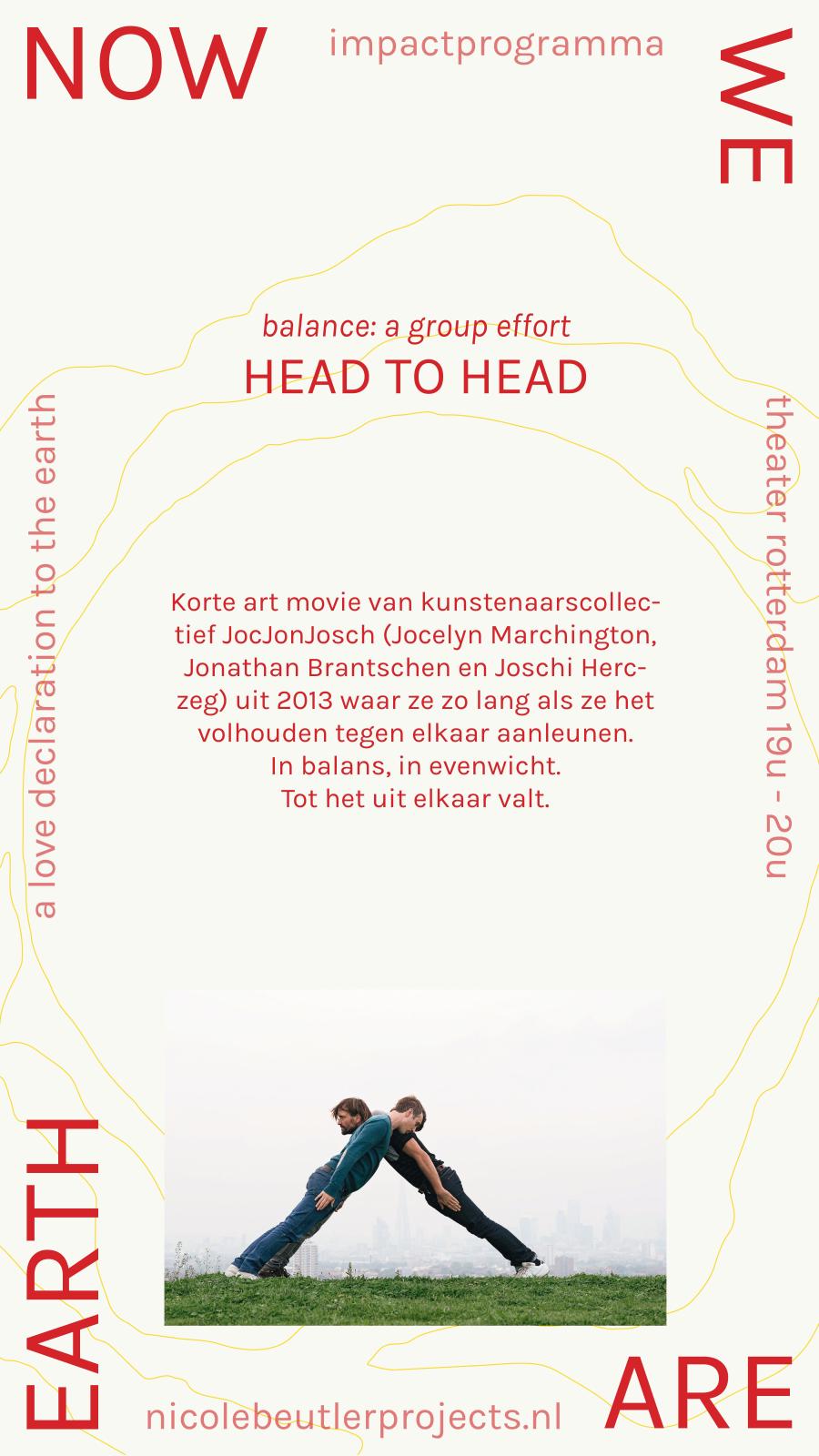 Head to head: balance a group effort. Korte art movie van kunstenaarscollectief JocJonJosch uit 2013 waar ze zo lang als ze het volhouden tegen elkaar aanleunen. In balans, in evenwicht. Tot het uit elkaar valt.