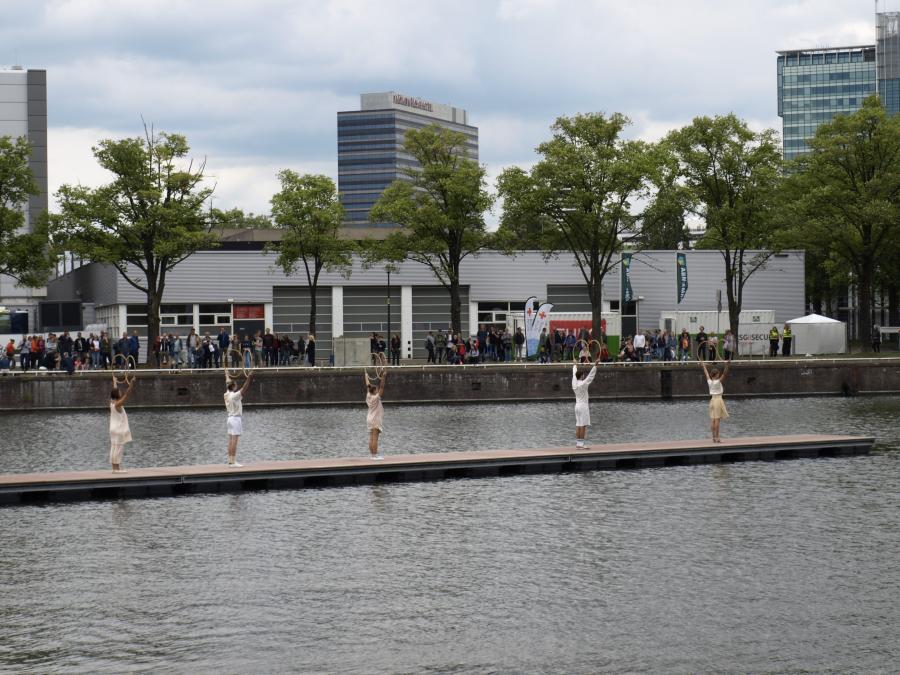 STILL LIFE IN THE CITY